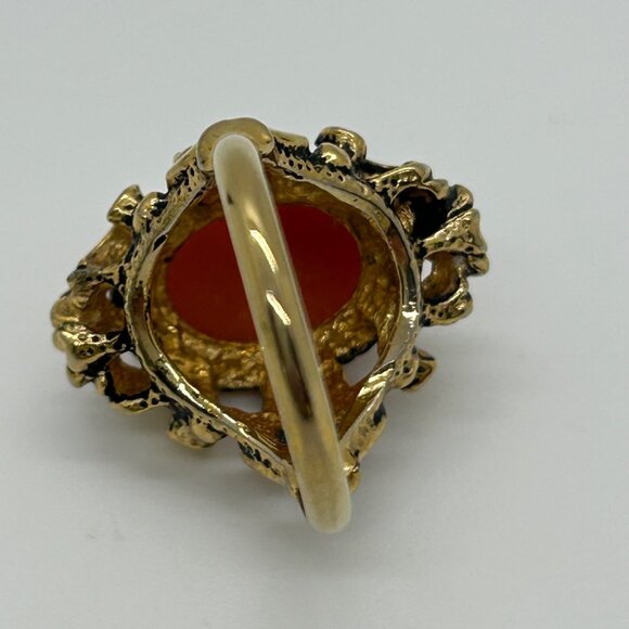 Vintage Cameo Ring Resin with18KT Gold Electroplate Intricate Floral Size 7 - Picture 4 of 14